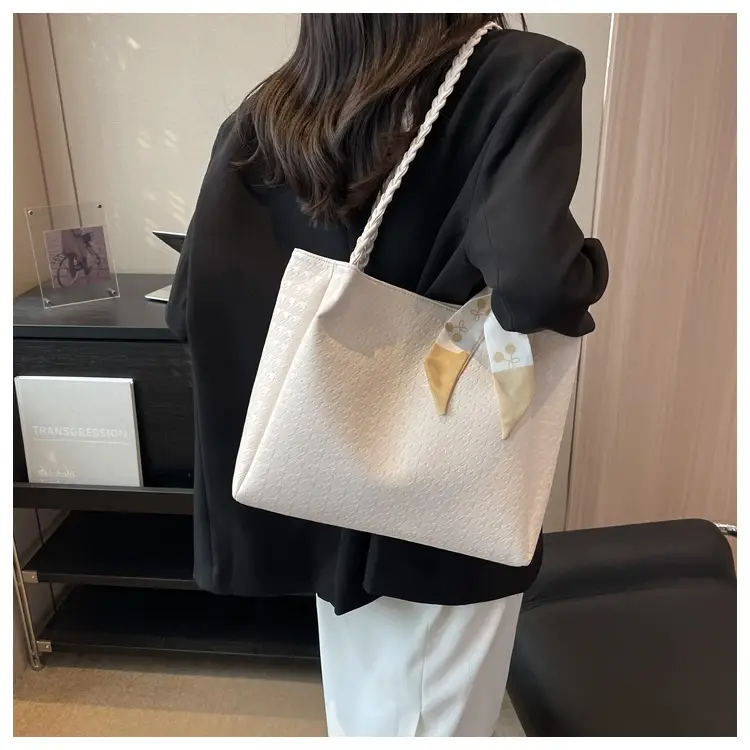 Women's High-End Western Tote Bag Beige 2023 — feature 25