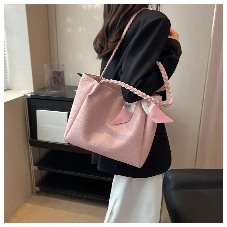 Women's High-End Western Tote Bag Beige 2023 — feature 28