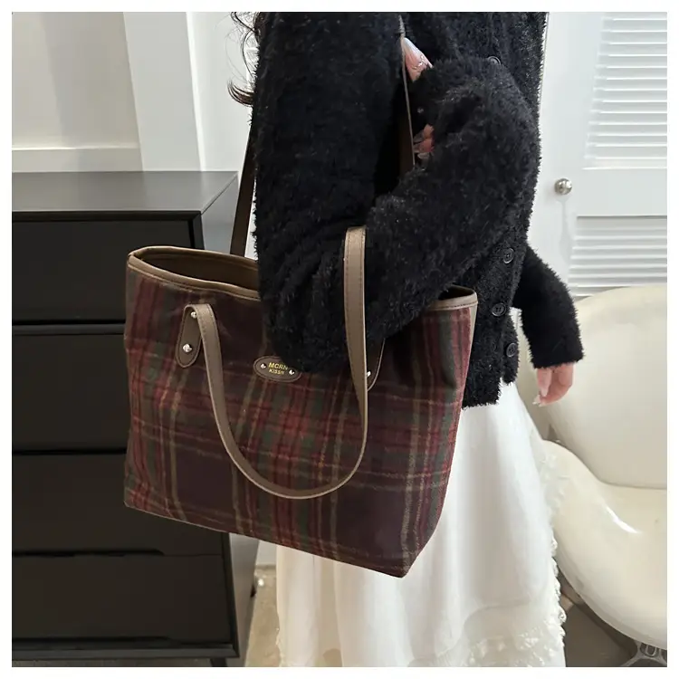 Korean-Style Plaid Shoulder Bag for Women 2026 — feature 17