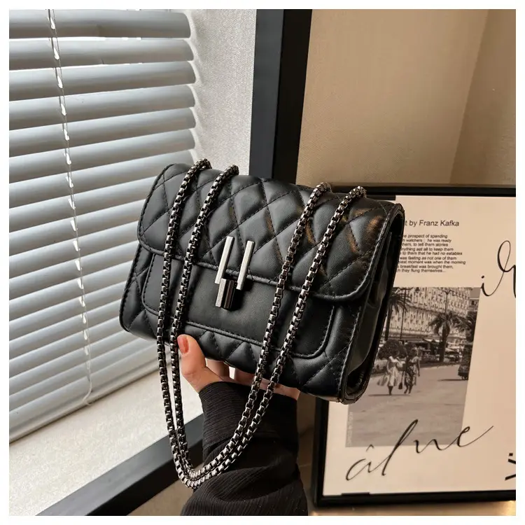 2023 Rhombus Chain Shoulder Messenger Bag Black — feature 12