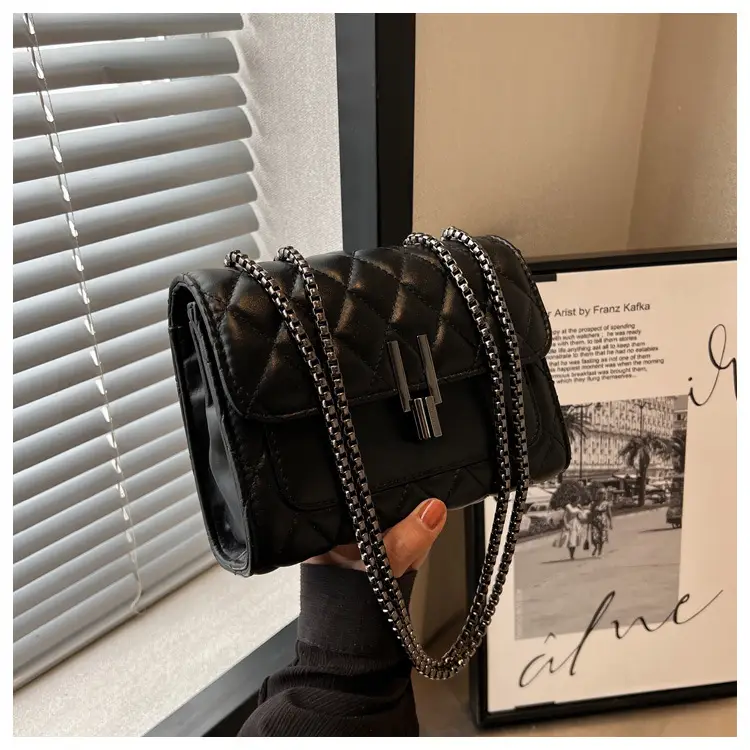 2023 Rhombus Chain Shoulder Messenger Bag Black — feature 13