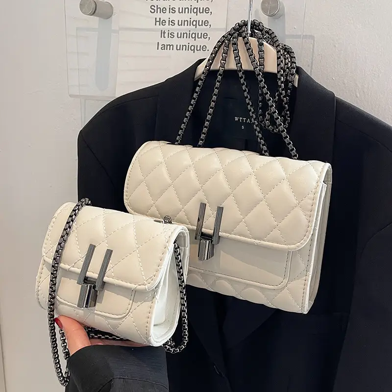 2023 Rhombus Chain Shoulder Messenger Bag Black - Image 2