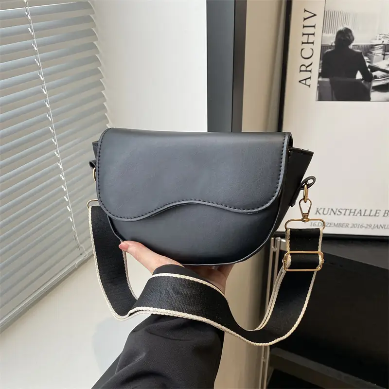 Korean Style Beige Shoulder Messenger Bag for Women - Image 5