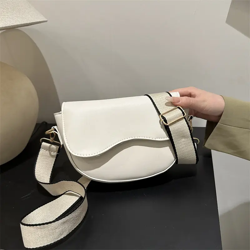 Korean Style Beige Shoulder Messenger Bag for Women - Image 7