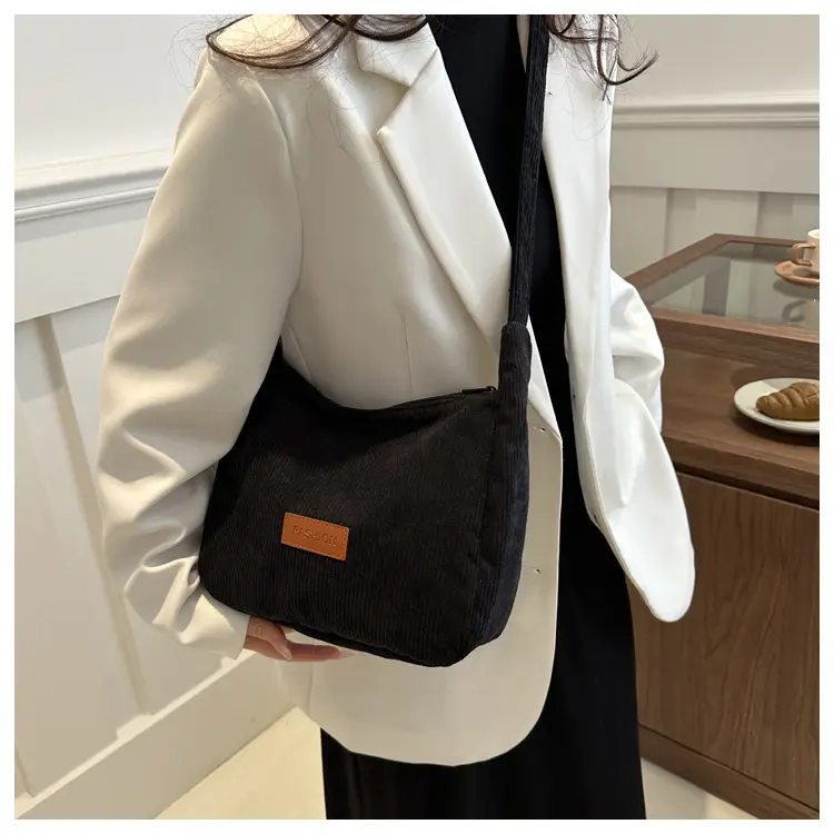 Black Korean Style Shoulder Messenger Bag 2024 — feature 10