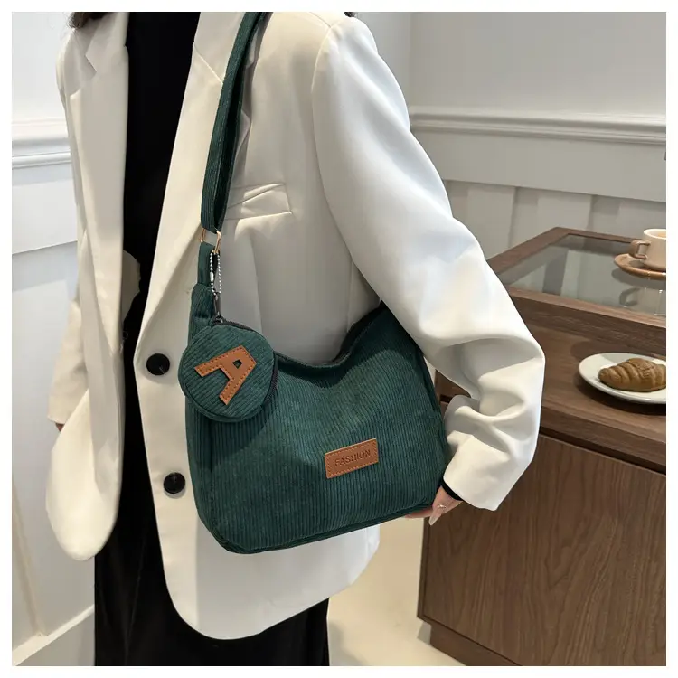 Black Korean Style Shoulder Messenger Bag 2024 — feature 11
