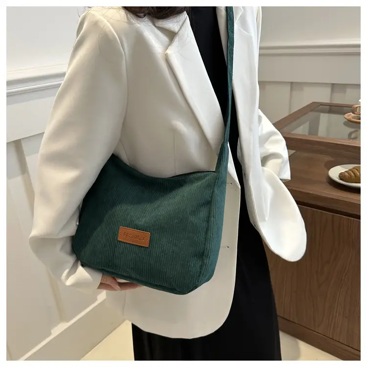 Black Korean Style Shoulder Messenger Bag 2024 — feature 13