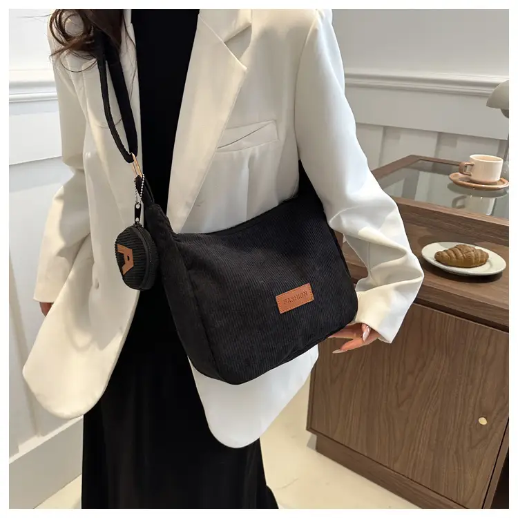Black Korean Style Shoulder Messenger Bag 2024 — feature 9