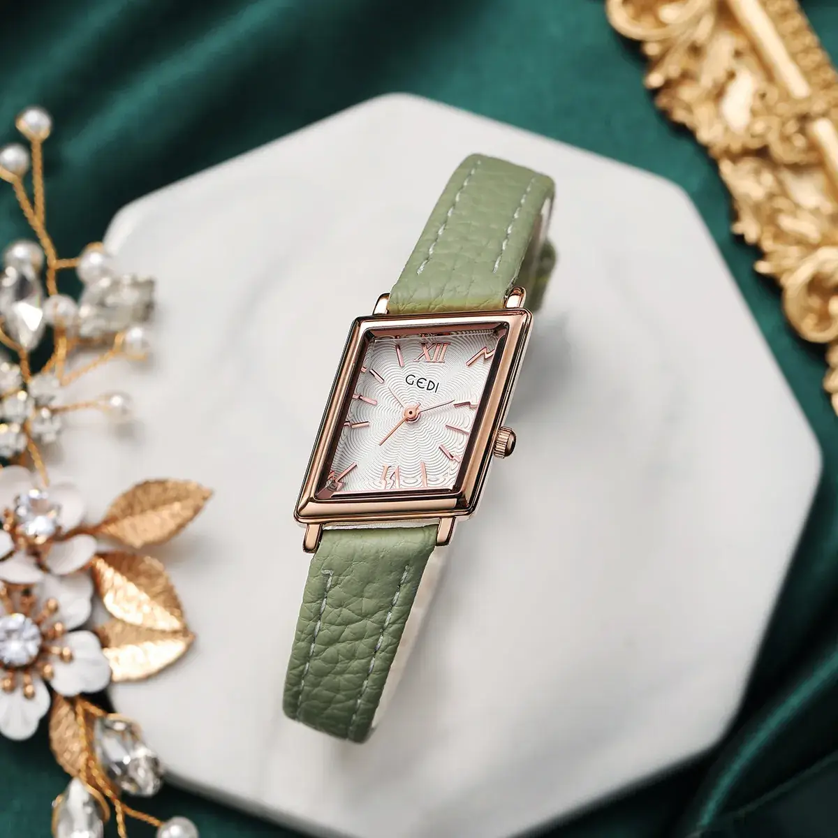 Women's Diamond Retro Watch Small Waterproof Gedi Quartz