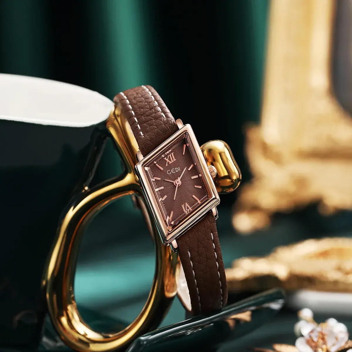 Women's Diamond Retro Watch Small Waterproof Gedi Quartz