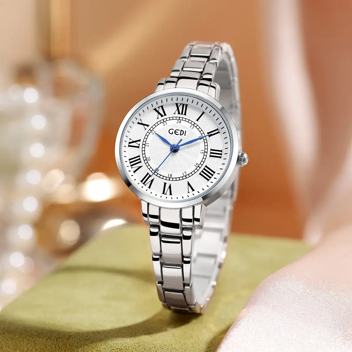 Women's Retro Quartz Watch with Stainless Steel Band - Image 3