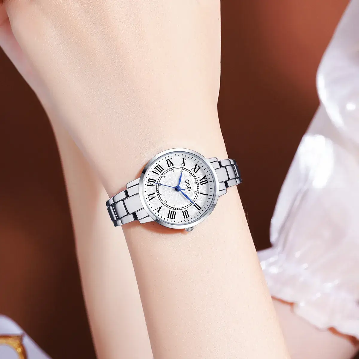 Women's Retro Quartz Watch with Stainless Steel Band - Image 4