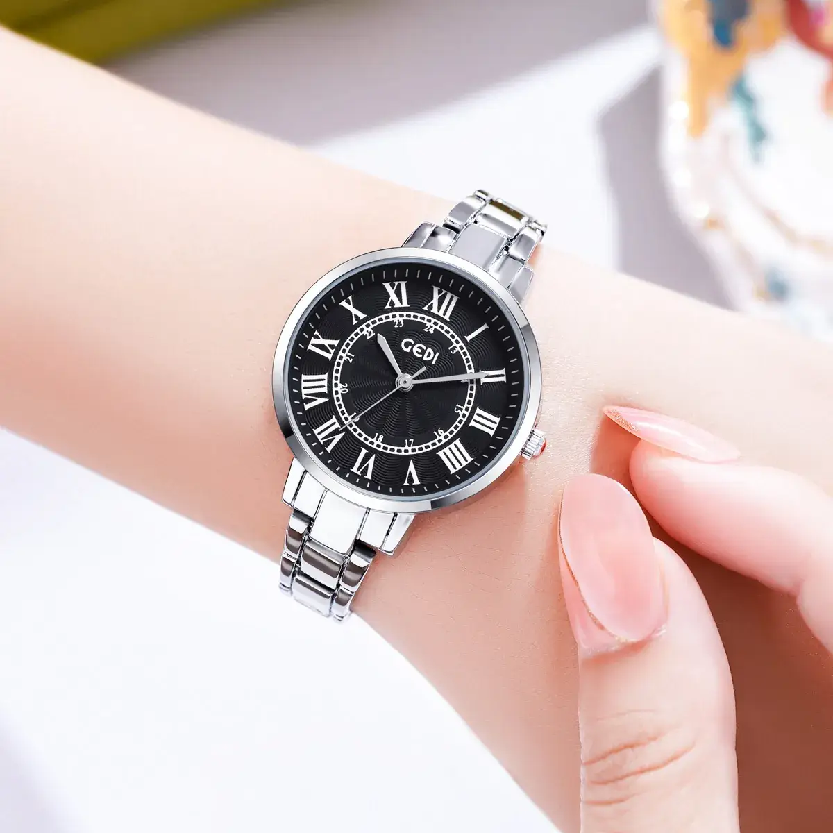 Women's Retro Quartz Watch with Stainless Steel Band - Image 5