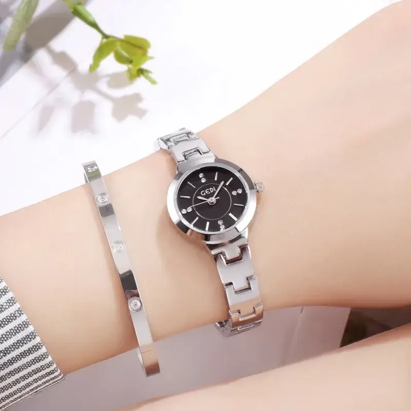 Women's Elegant Quartz Watch with Diamond-Embedded Bracelet