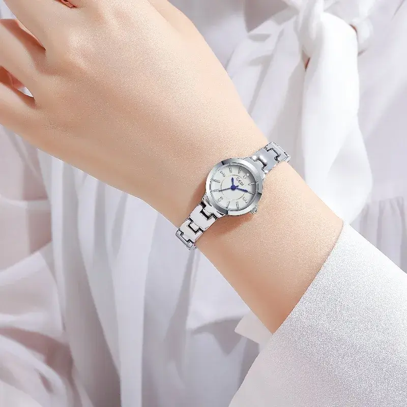 Women's Elegant Quartz Watch with Diamond-Embedded Bracelet