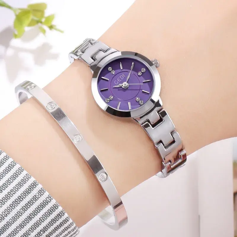 Women's Elegant Quartz Watch with Diamond-Embedded Bracelet