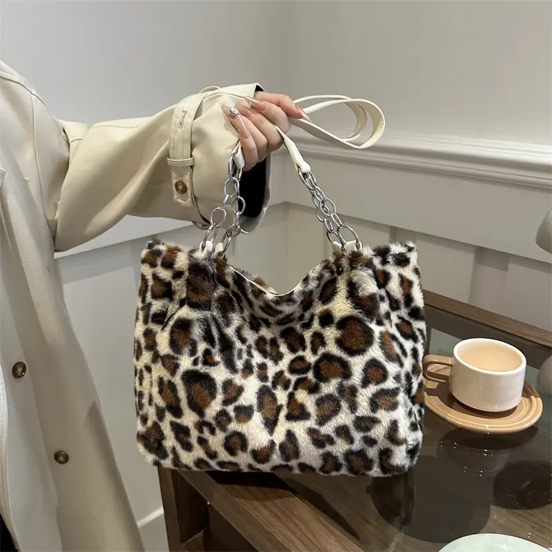 Plush Leopard Print Shoulder Bag for Women - Image 4