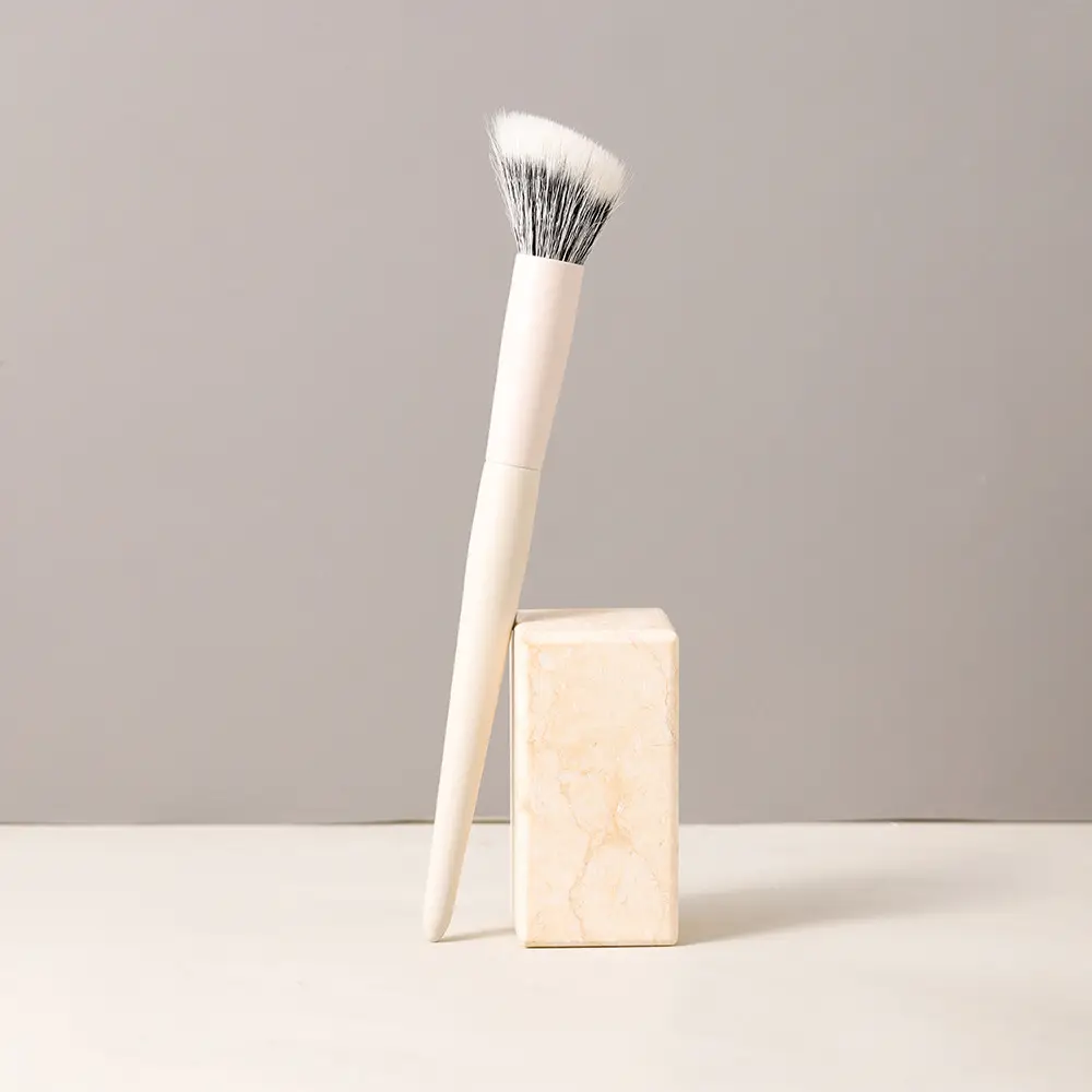 Cangzhou Wool Blush Brush with Fine Spine — feature 10
