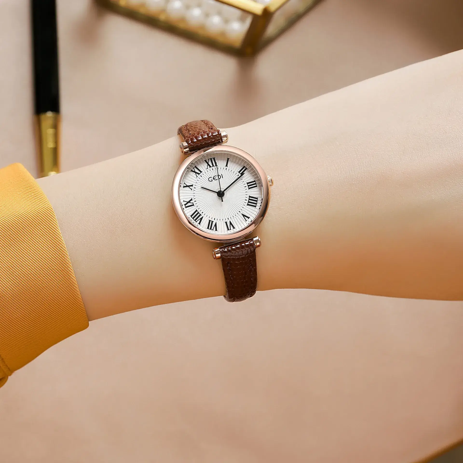 Gedi Retro Women's Watch Small Quartz Belt Watch - Image 7