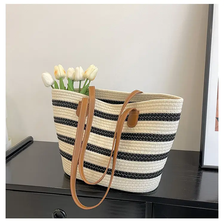 Women Woven Straw Shoulder Bag Large Capacity Textured Commuter Beach Bag — feature 17