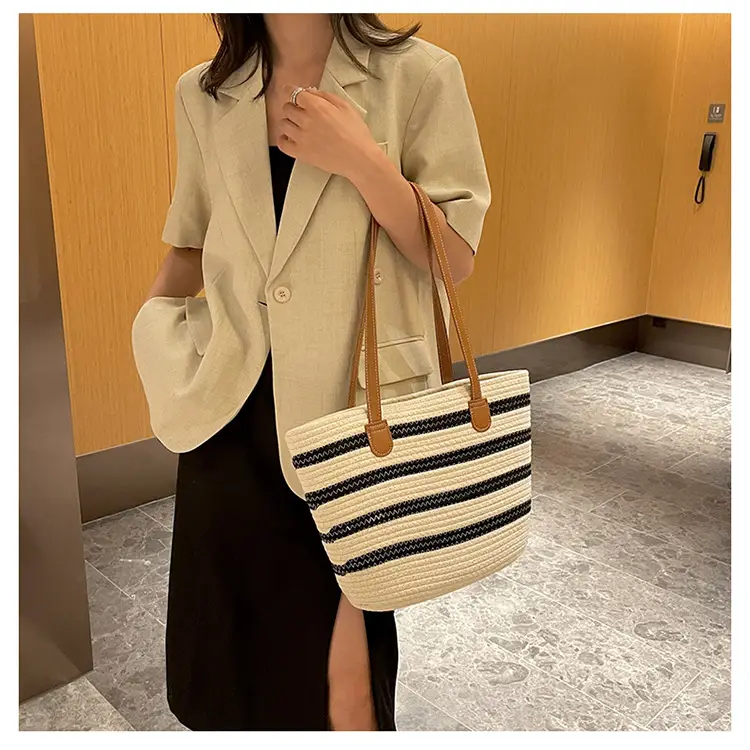 Women Woven Straw Shoulder Bag Large Capacity Textured Commuter Beach Bag — feature 26
