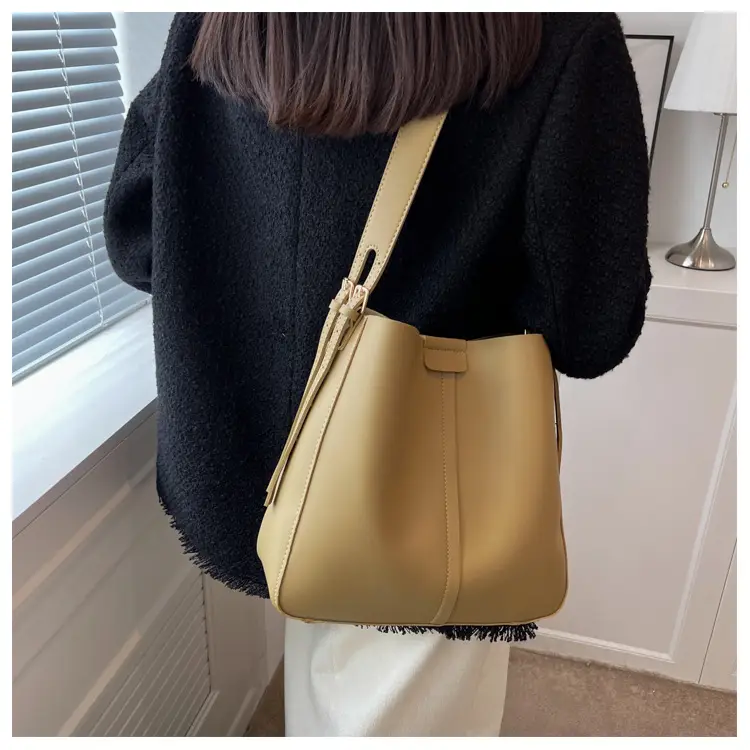 2024 Retro Brown Leather Bucket Bag with Tassel — feature 16