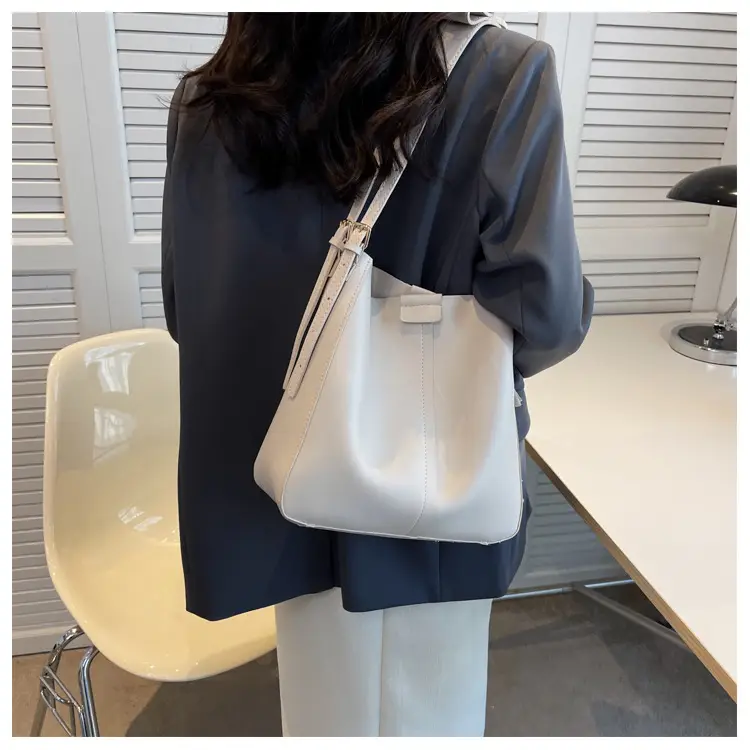 2024 Retro Brown Leather Bucket Bag with Tassel — feature 8