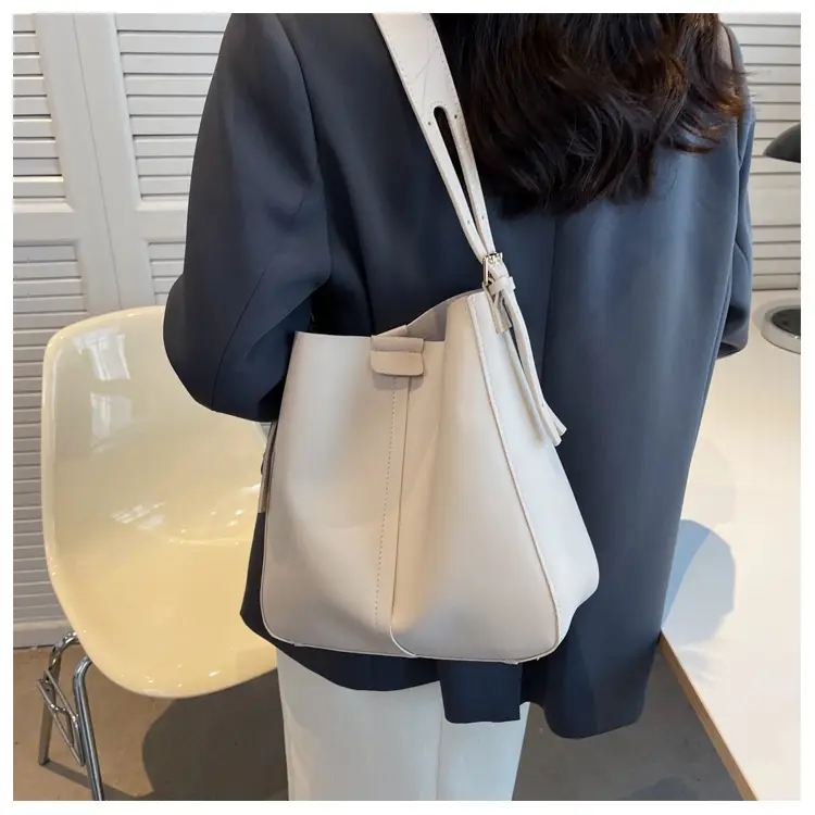 2024 Retro Brown Leather Bucket Bag with Tassel — feature 9