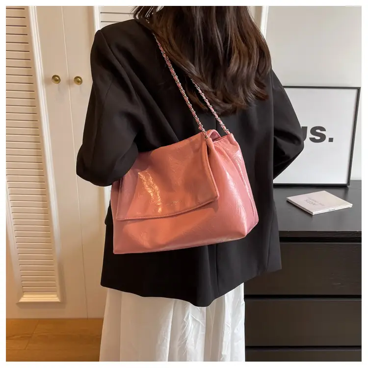 Green Leather Chain Shoulder Bag for Women — feature 16