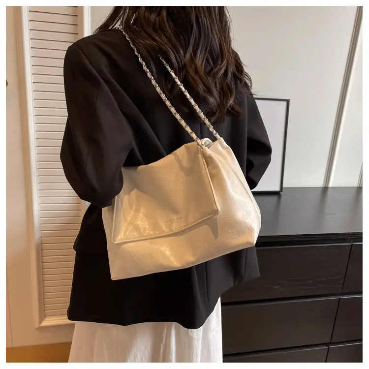 Green Leather Chain Shoulder Bag for Women — feature 19
