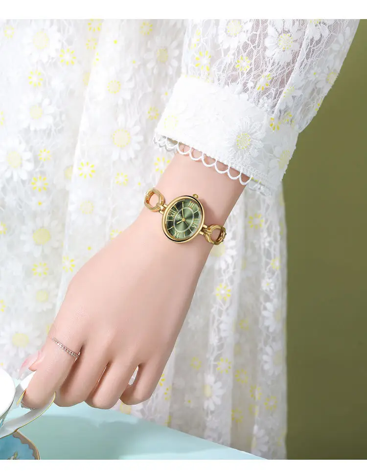 Women's Vintage Roman Watch with Pink Dial & Silver Bracelet — feature 18