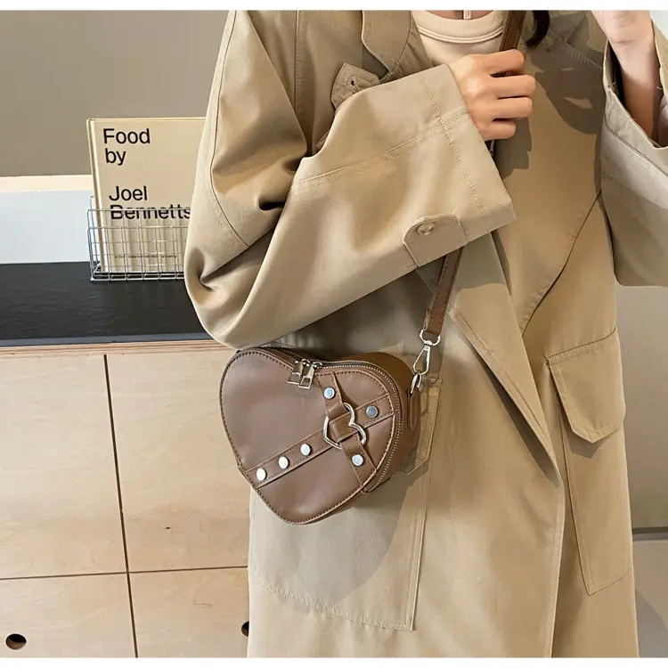 Heart Shaped Women's Crossbody Bag 2024 Spring — feature 12