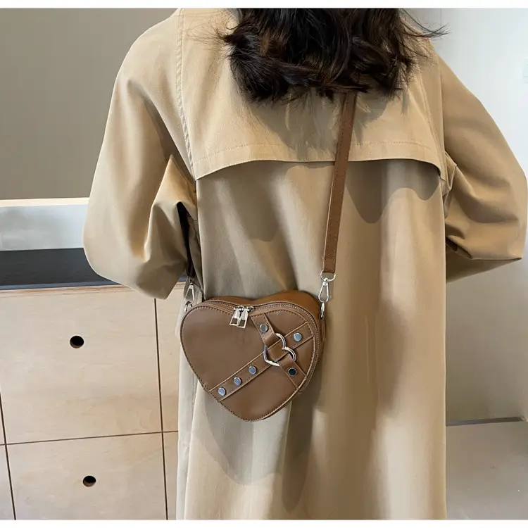 Heart Shaped Women's Crossbody Bag 2024 Spring — feature 13