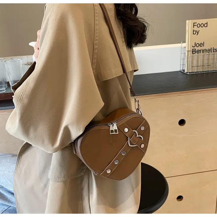 Heart Shaped Women's Crossbody Bag 2024 Spring — feature 14