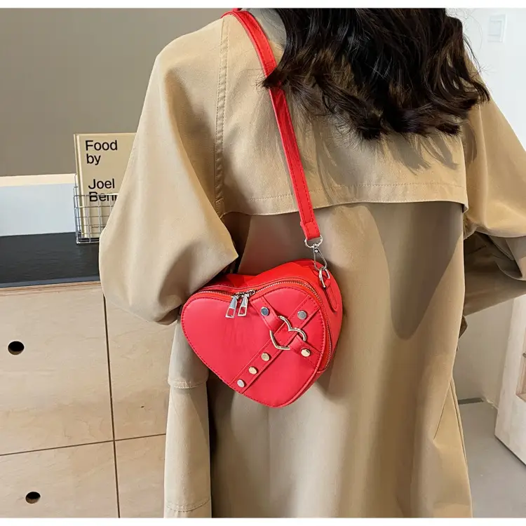 Heart Shaped Women's Crossbody Bag 2024 Spring — feature 19