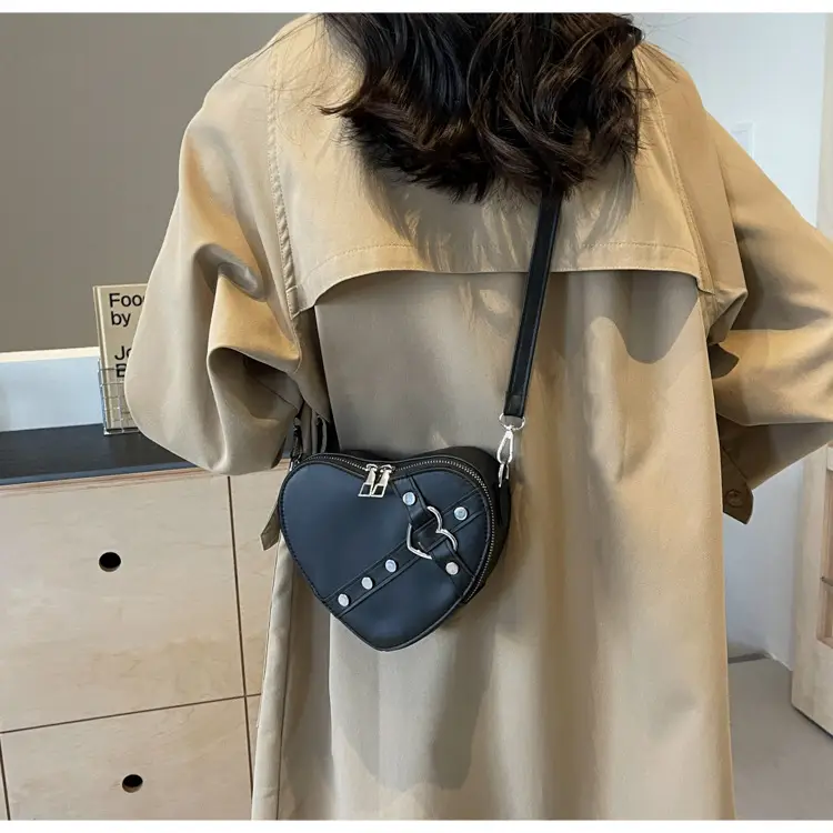 Heart Shaped Women's Crossbody Bag 2024 Spring — feature 22