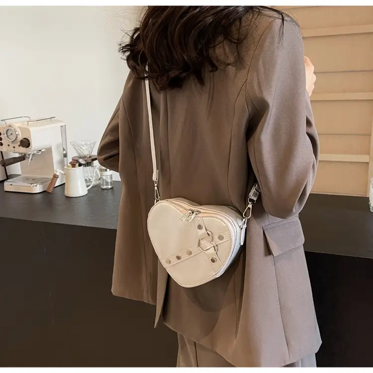 Heart Shaped Women's Crossbody Bag 2024 Spring — feature 25