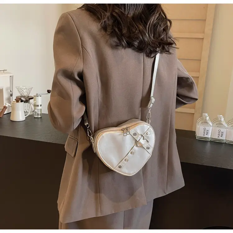 Heart Shaped Women's Crossbody Bag 2024 Spring — feature 26