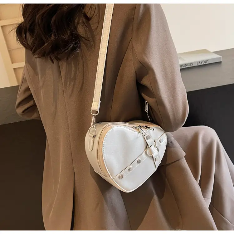 Heart Shaped Women's Crossbody Bag 2024 Spring — feature 27