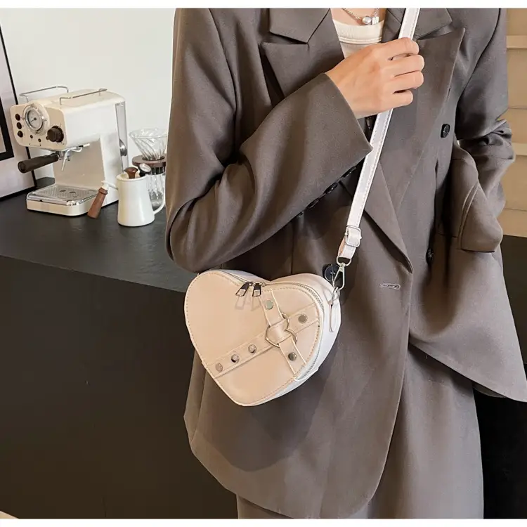 Heart Shaped Women's Crossbody Bag 2024 Spring — feature 28