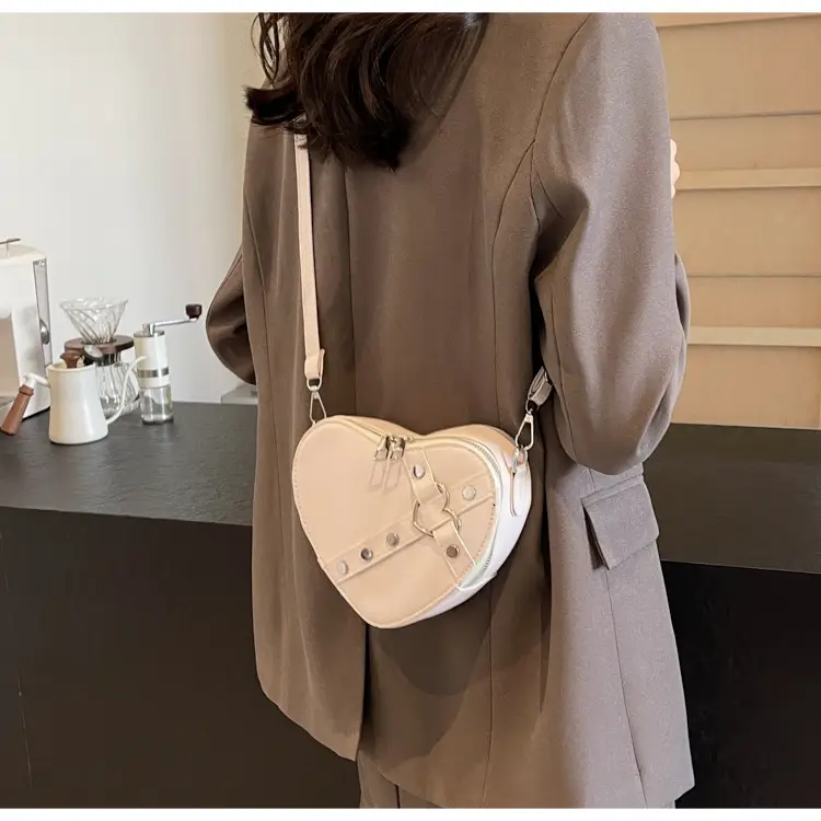 Heart Shaped Women's Crossbody Bag 2024 Spring — feature 29