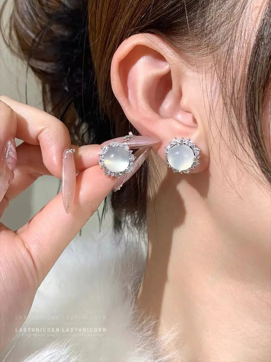 Green Chalcedony Earrings Silver Needle National Style All-Match — feature 2