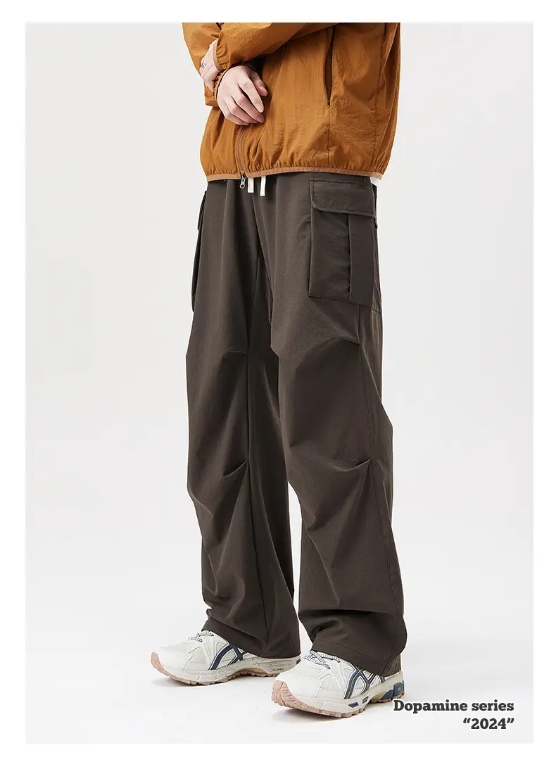 Men Mountain Style Pleated Cargo Pants Large Pockets Brown — feature 17