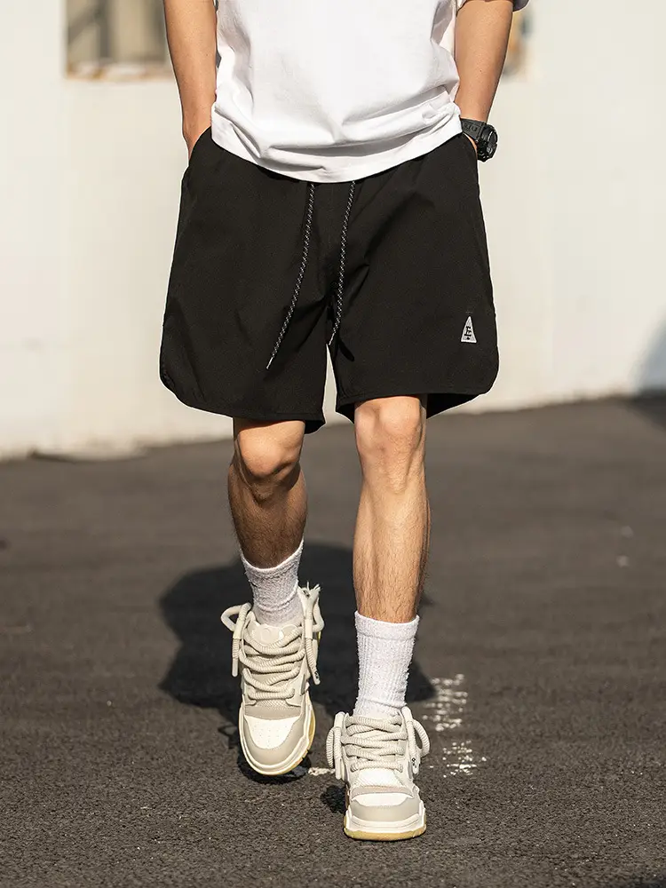 Hanlu Men Green Casual Shorts with Arc Hem
