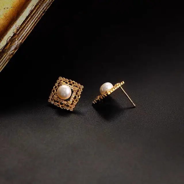 French Vintage Pearl Earrings for Women - Image 4