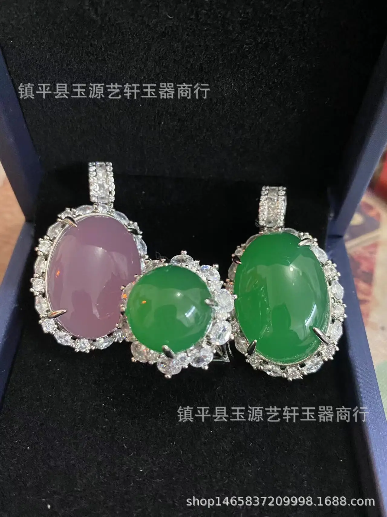 Chinese Natural Yang Green Chalcedony Large Pigeon Egg Pendant Ring