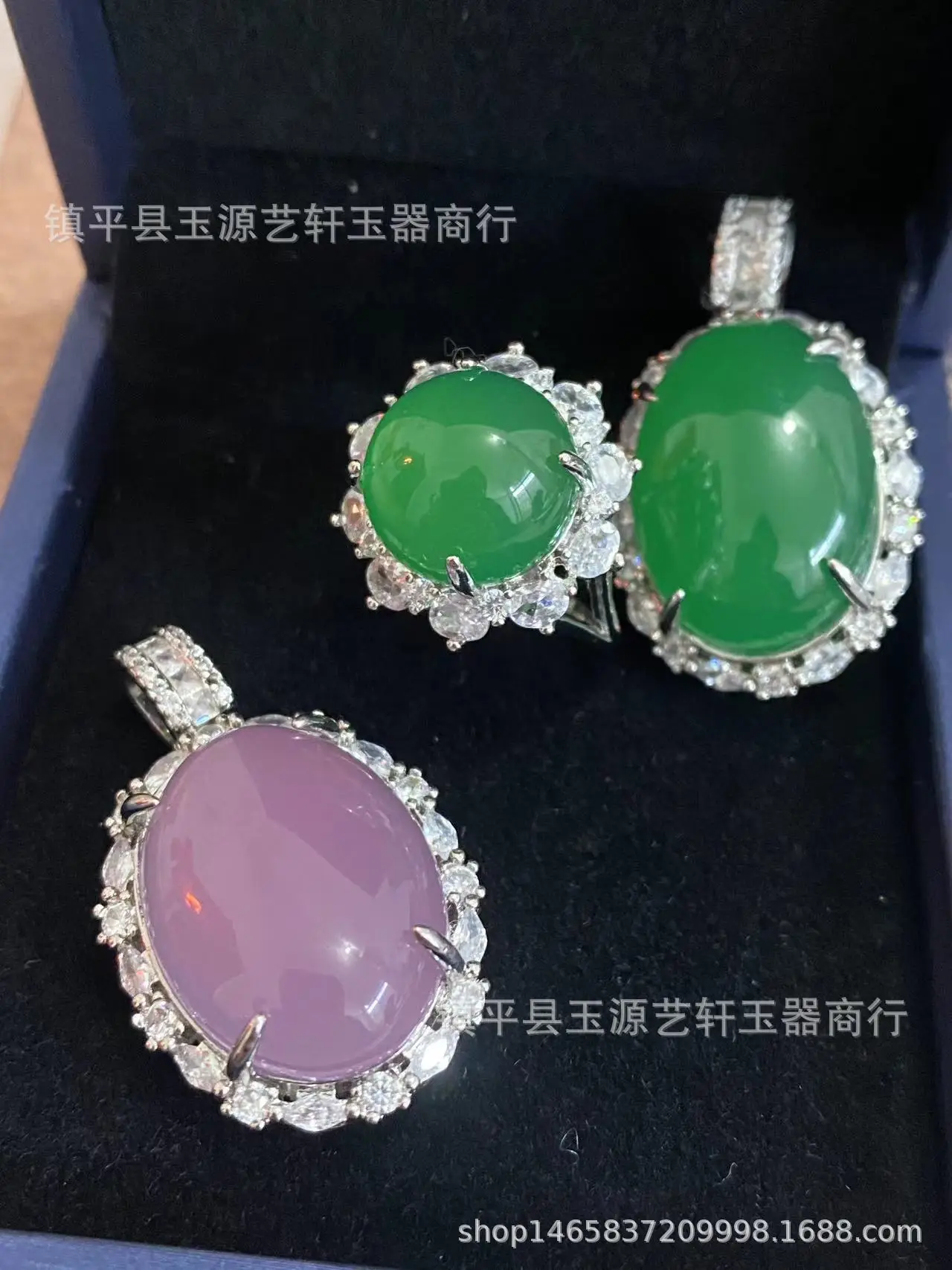Chinese Natural Yang Green Chalcedony Large Pigeon Egg Pendant Ring — feature 5