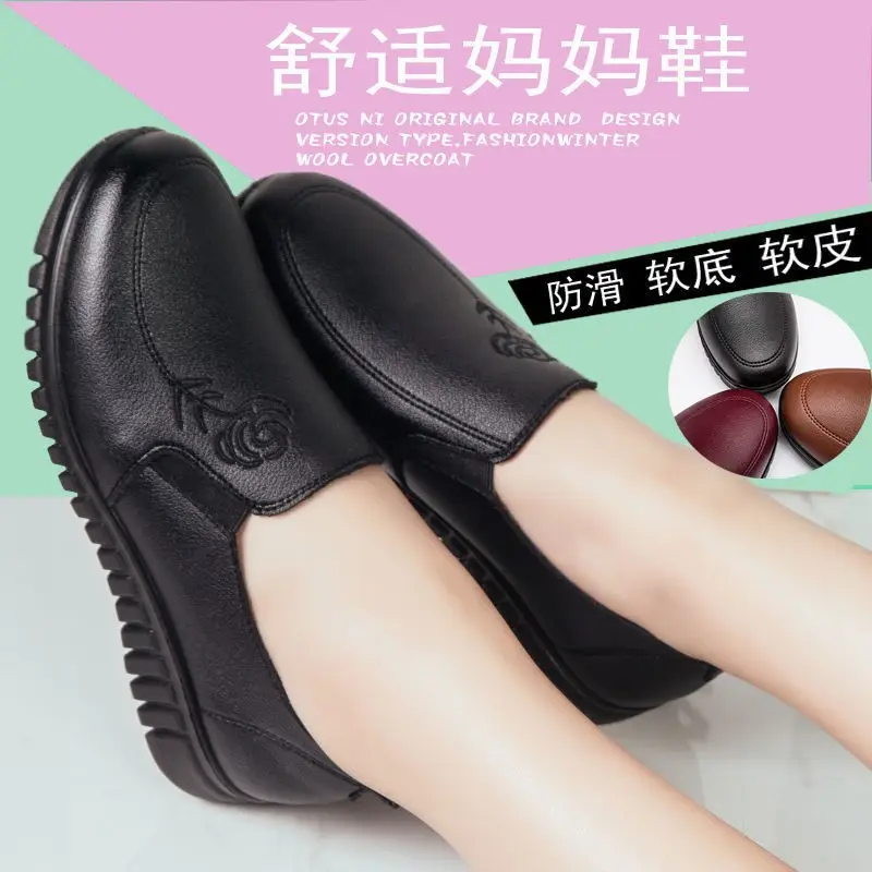 Spring middle-aged mom shoes single-layer shoes soft bottom middle-aged and elderly women's leather shoes flat non-slip old shoes comfortable milk shoes - Image 3