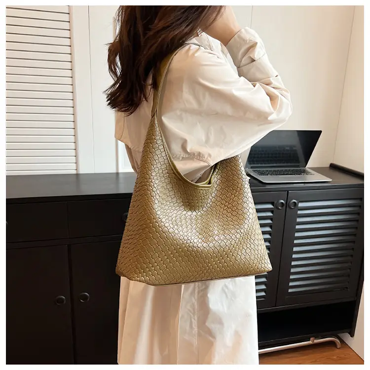 Western Style Large Capacity Woven Shoulder Bag 2024 — feature 20