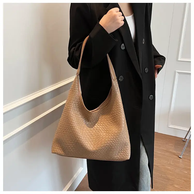 Western Style Large Capacity Woven Shoulder Bag 2024 — feature 25